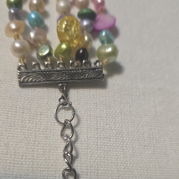 Multicolor Pearl and Silver Tone Bracelet - Picture 4 of 6